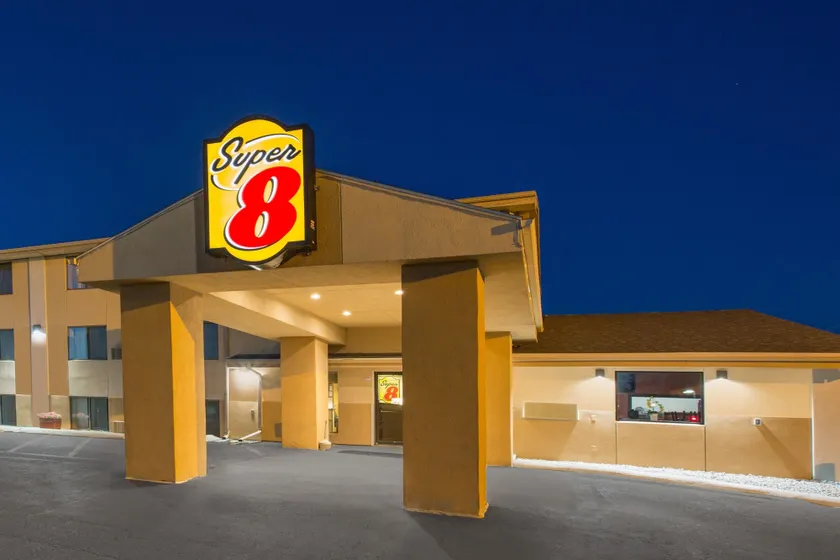 Super 8 by Wyndham Sioux City/Morningside Area - Image 1