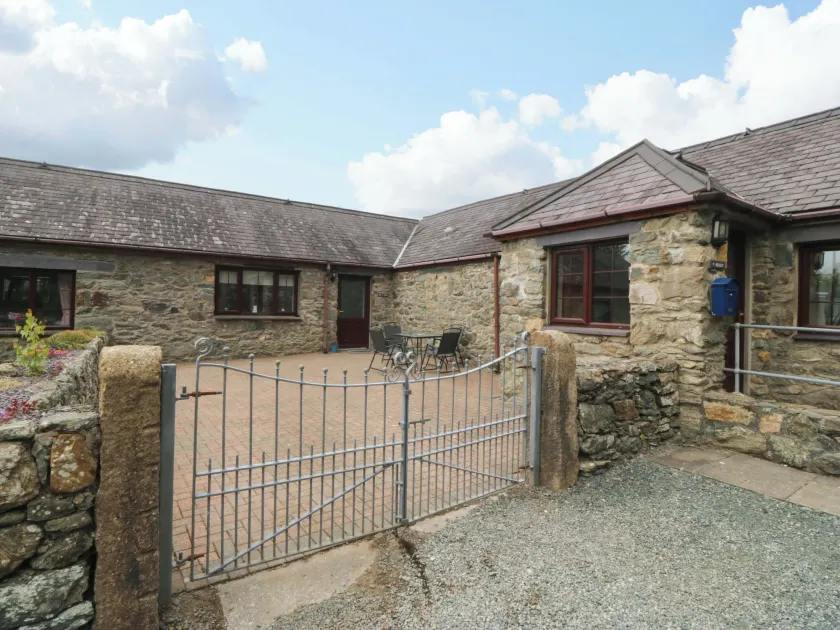 Cil Y Coed - Image 1