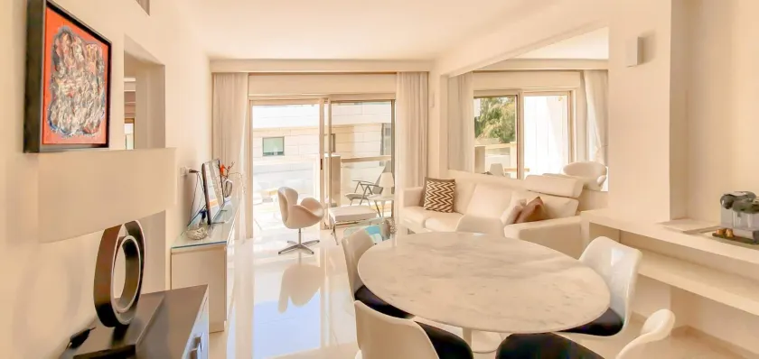 Beautiful Apartment Near Beach H1 - Image 1