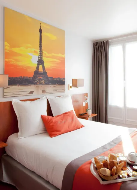 Alyss Saphir Cambronne Eiffel - Image 1