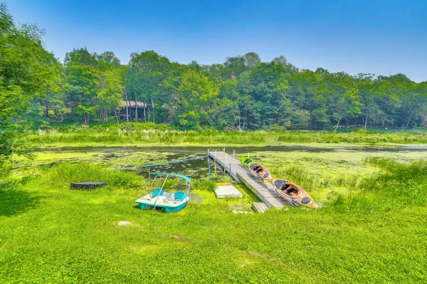 Waterfront Getaway: Sunroom, 2 Decks, Golf Course - Image 1