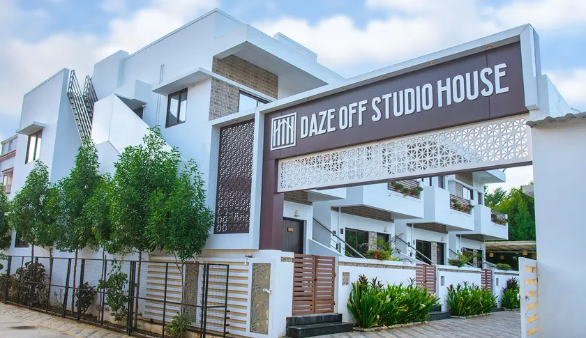 Daze Off Studio house - Image 1