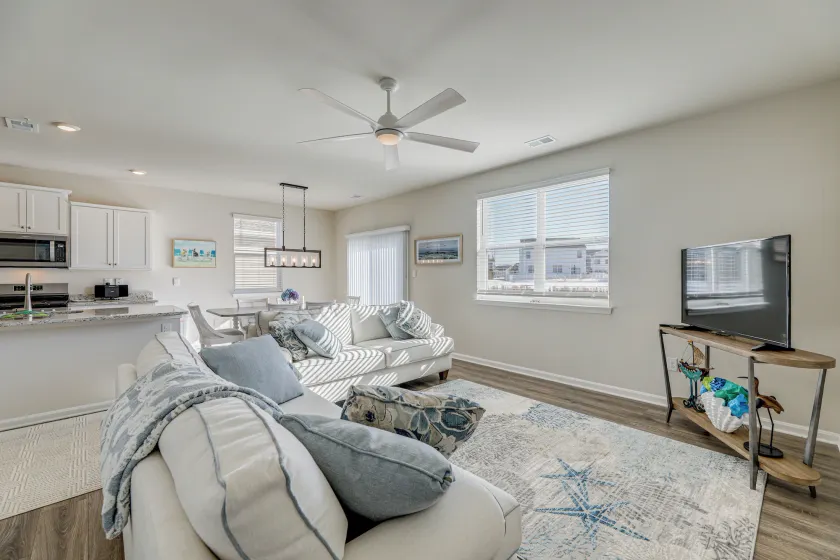 Shuttle to the Beach! Spacious Home in Millville - Image 1
