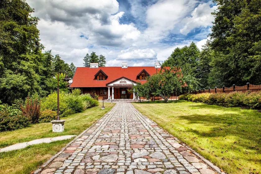 Hotel Dworek Wapionka - Image 1