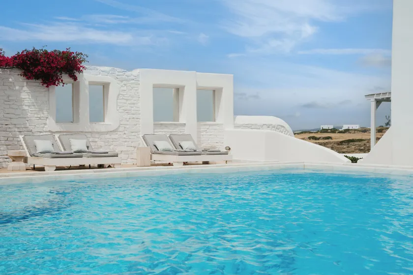 Mr & Mrs White Paros - Image 1