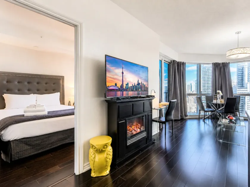Downtown Toronto 2 Bedroom Suite Near Business District, U of T, UHN Hospitals - Image 1