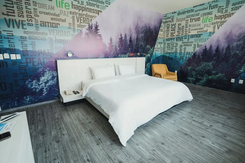 Life Hotel - Image 1