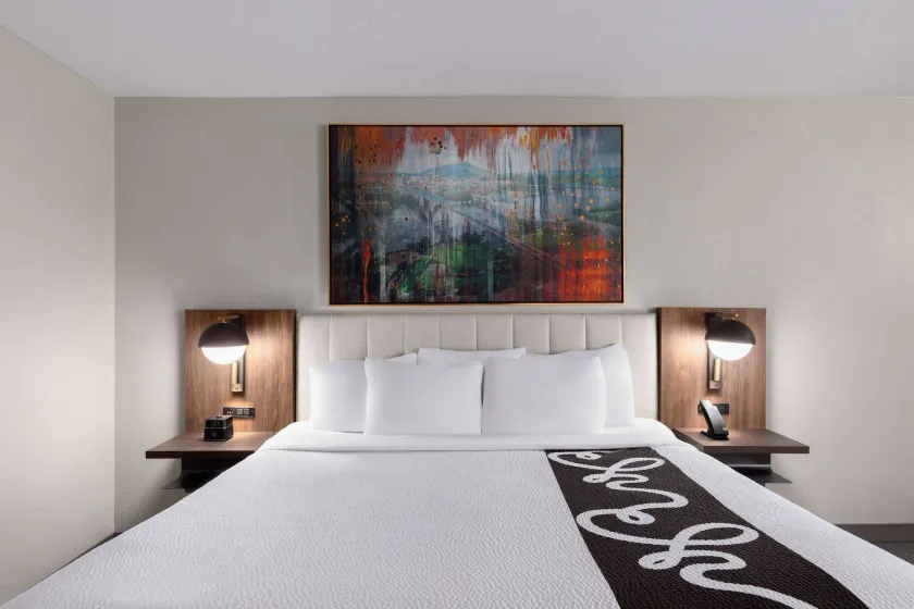 La Quinta by Wyndham Knoxville Central Papermill - Image 1