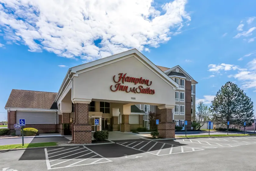 Hampton Inn & Suites Scottsburg - Image 1