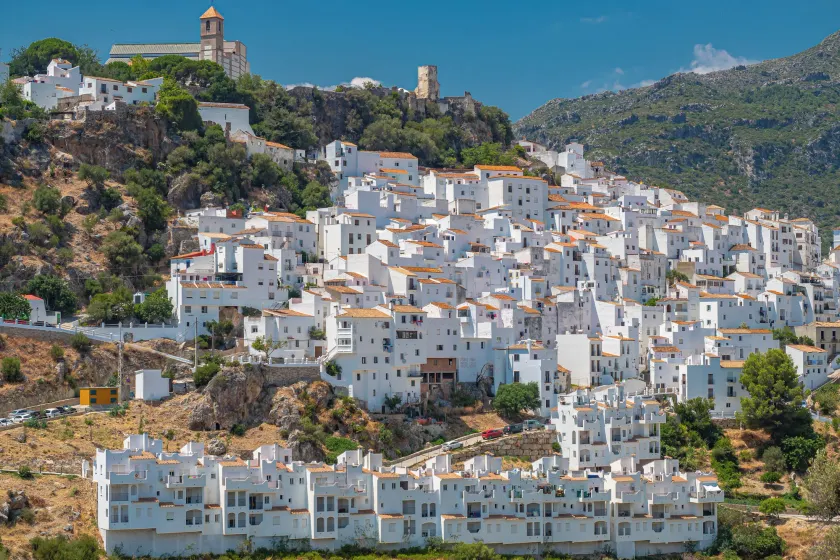 Stylish 3 bed house 2 bathrooms, with patio, roof terrace and communal pool 5 minutes away from the beautiful Spanish white village of Casares Pueblo and only 20 mins from the sea - Image 1