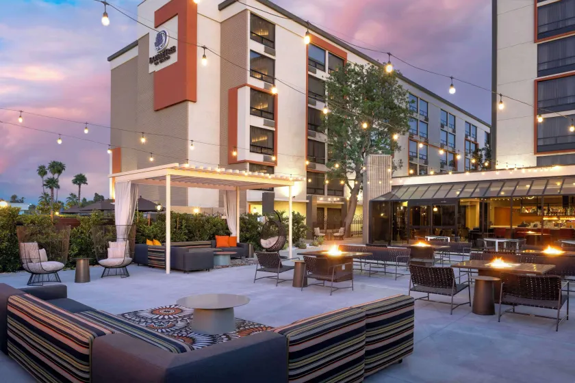 DoubleTree by Hilton Hotel San Bernardino - Image 1
