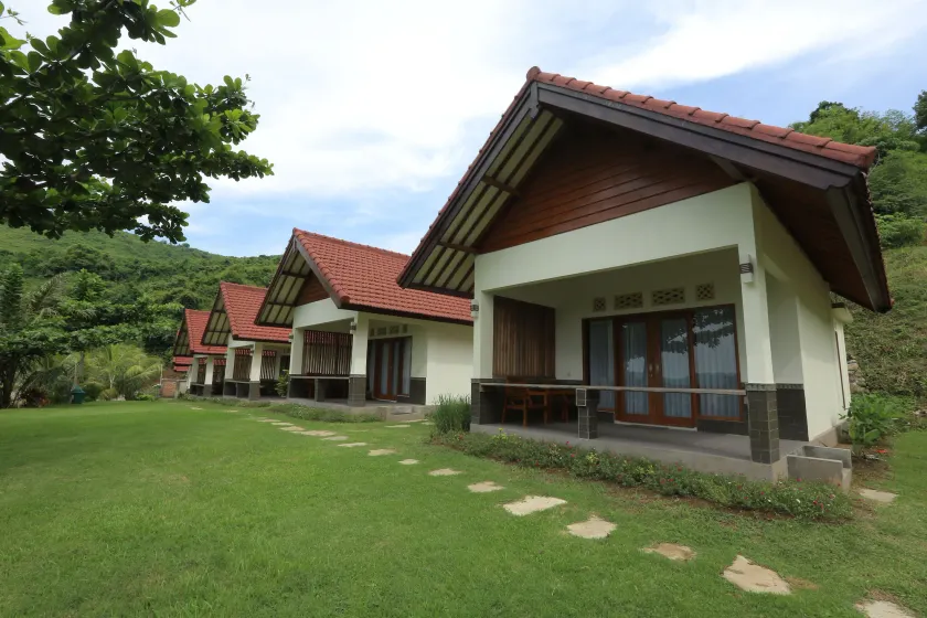 Ara Artati Lombok bungalows and Restaurant - Image 1
