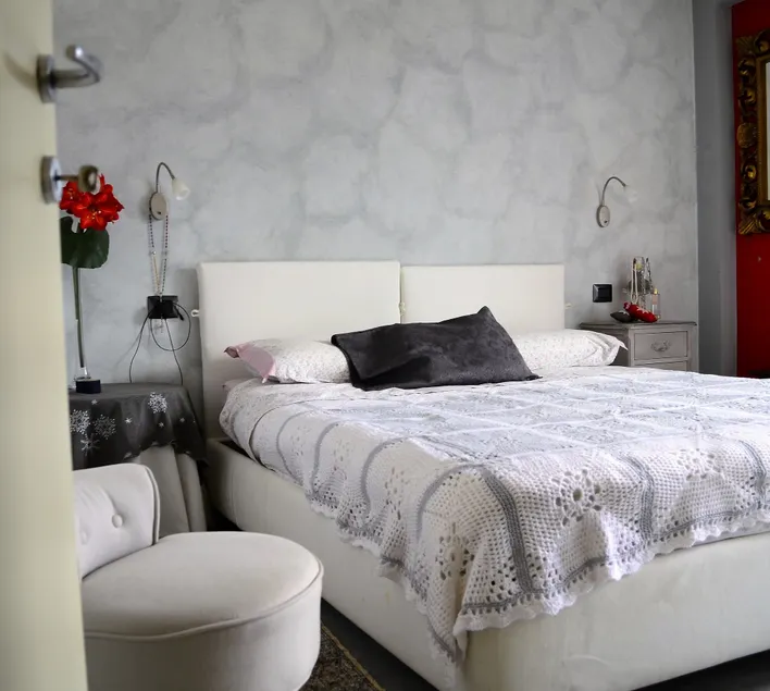 Appartamento Vista Lago Red & Grey - Image 1