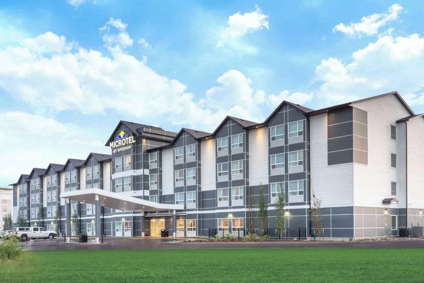 Microtel Inn & Suites by Wyndham Fort McMurray - Image 1