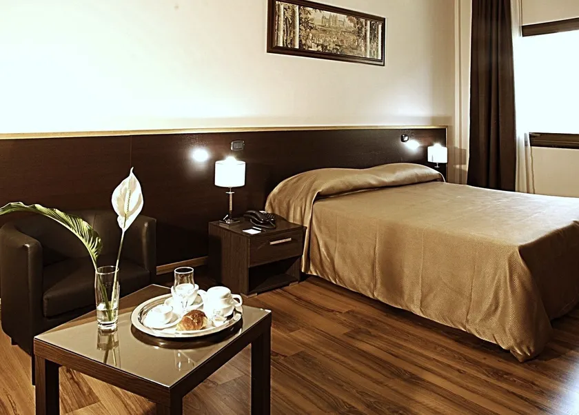 Forum Palace Hotel - Image 1
