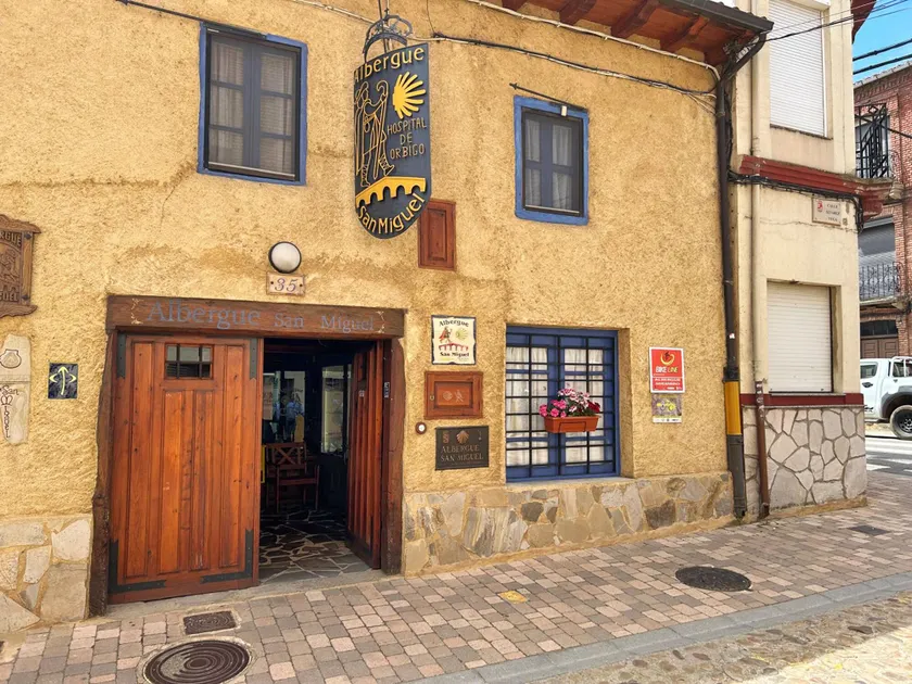 DORMERO Albergue San Miguel Hospital de Órbigo - Image 1