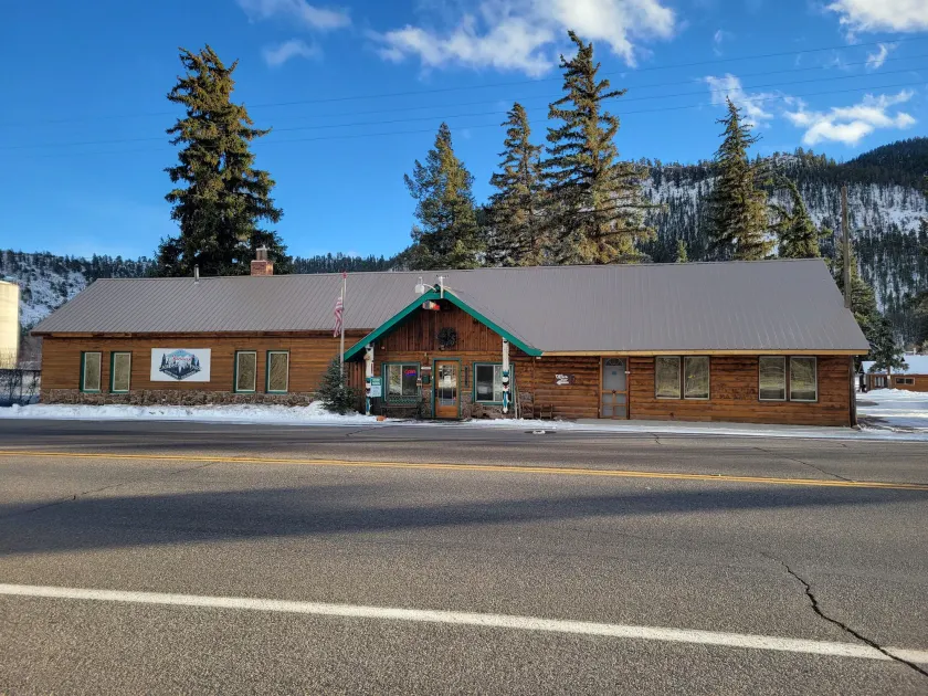 Chinook Cabins & RV Park - Image 1