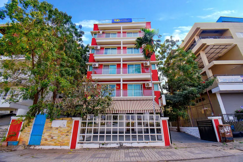 FabHotel Sky Vista Inn - Image 1