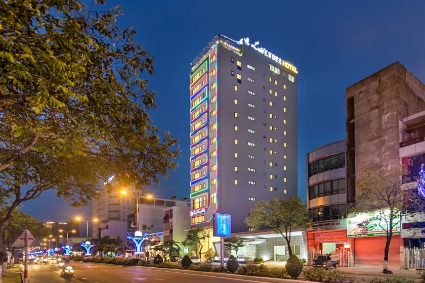 Lavender Riverside Hotel - Image 1