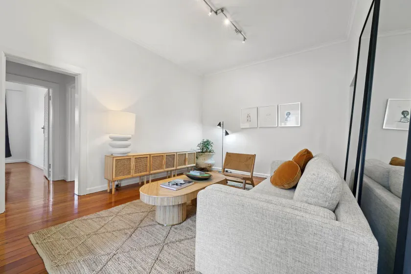 Art Deco Style Apartment - Image 1