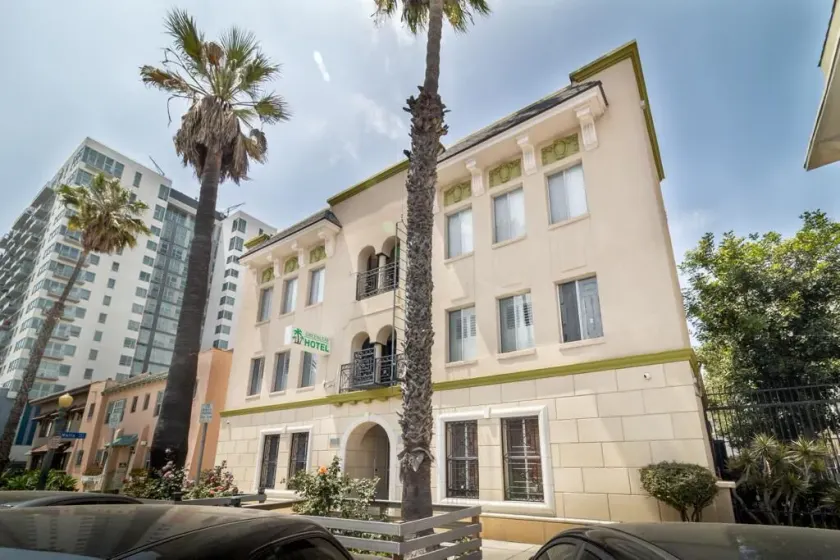 Greenleaf Hotel Long Beach - Image 1