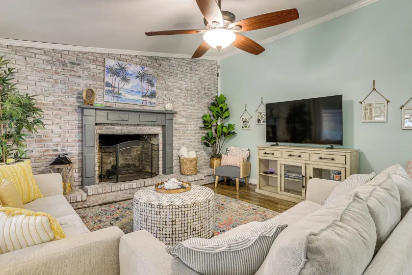 5 Mi to Historic Dtwn Beaufort: Family Gem w/ Yard - Image 1