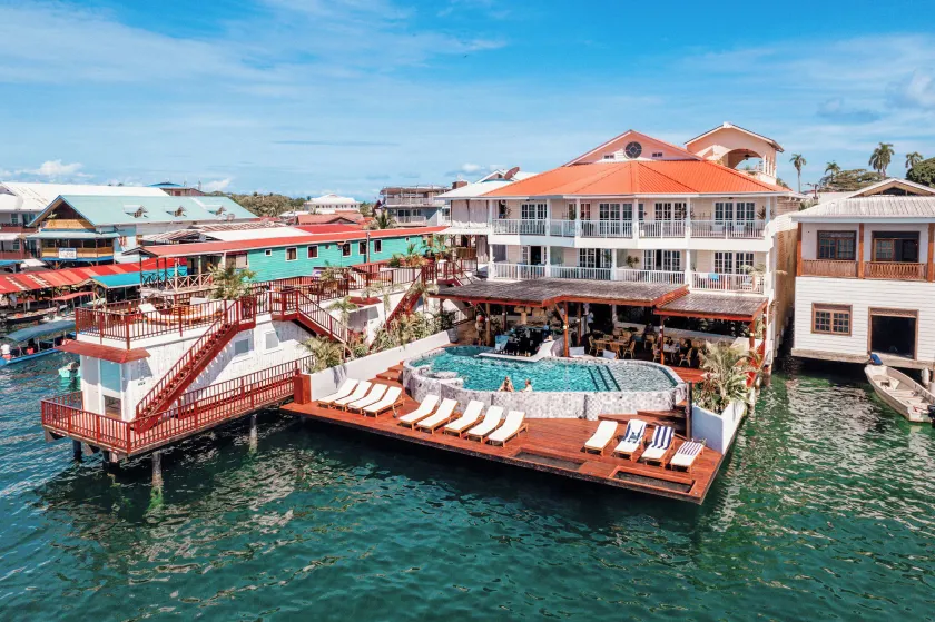 Tropical Suites Hotel - Image 1