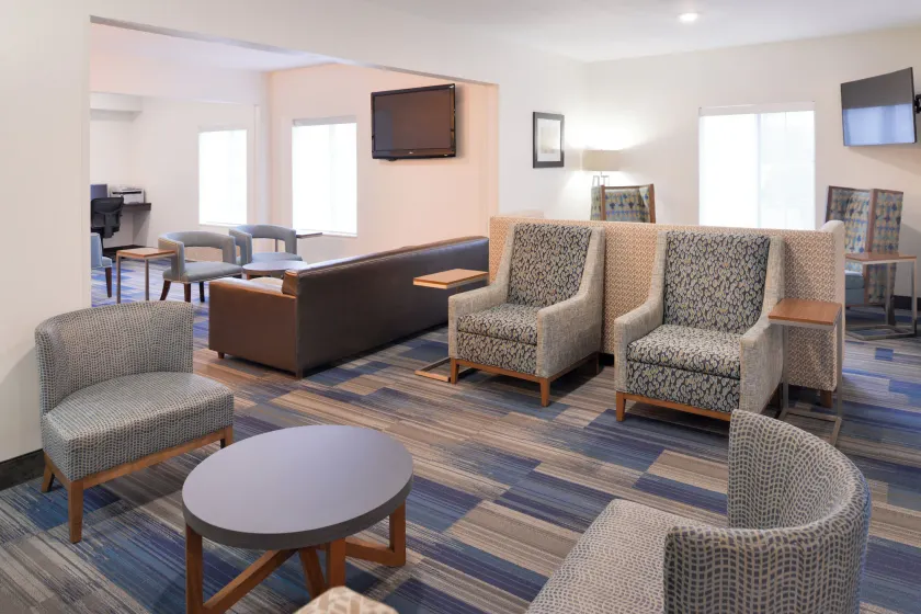 Holiday Inn Express Hotel & Suites Sioux Falls At Empire Mall by IHG - Hall
