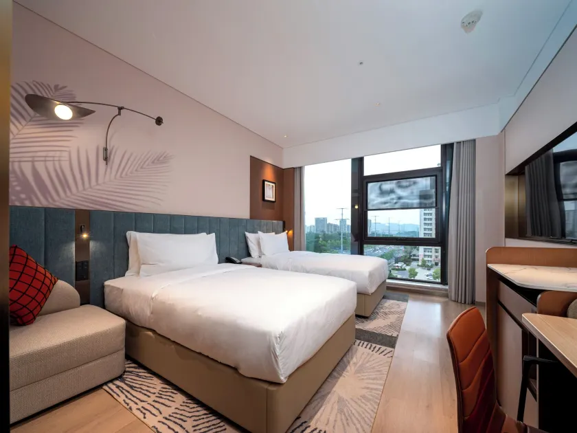 Hilton Garden Inn Xinyang East Railway Station - Image 1