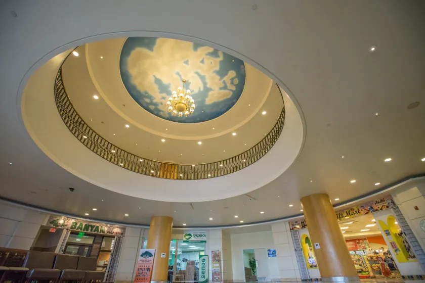 Royal Orchid Hotel Guam - Interior entrance