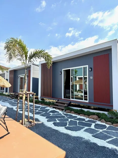 D Glamor Resort  - Image 1