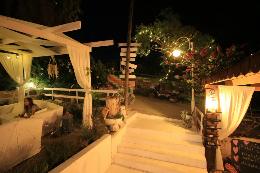 Fullmoon Rooms - Image 1