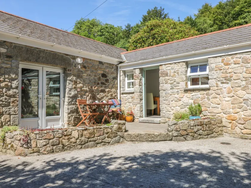 Pond Cottage - Image 1