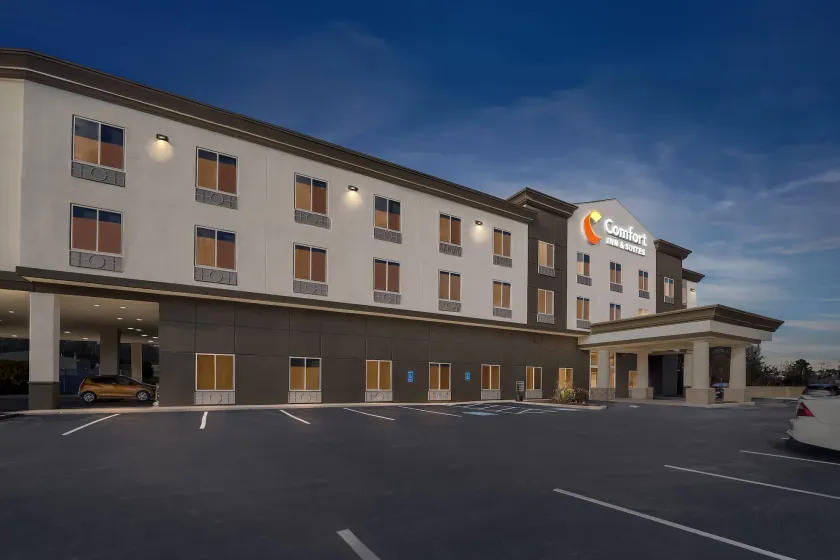 Comfort Inn & Suites Plainville-Foxboro - Image 1