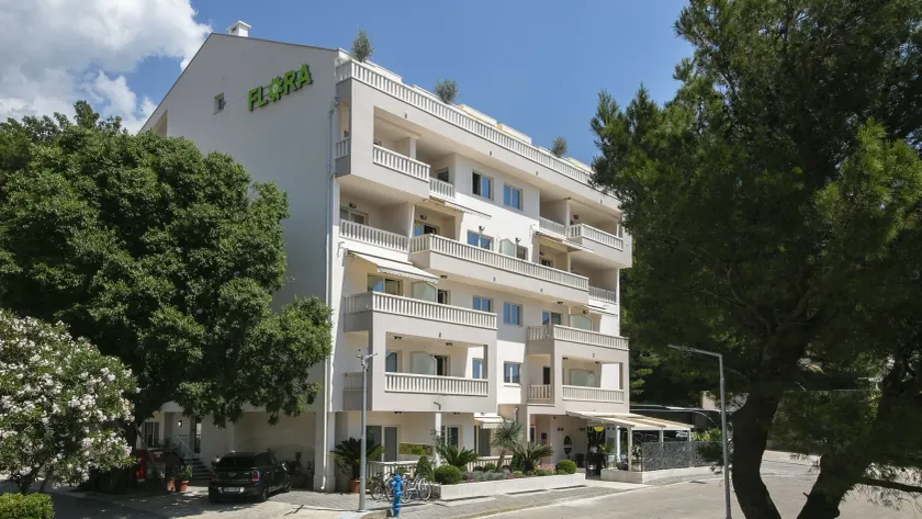 Aparthotel Flora - Image 1