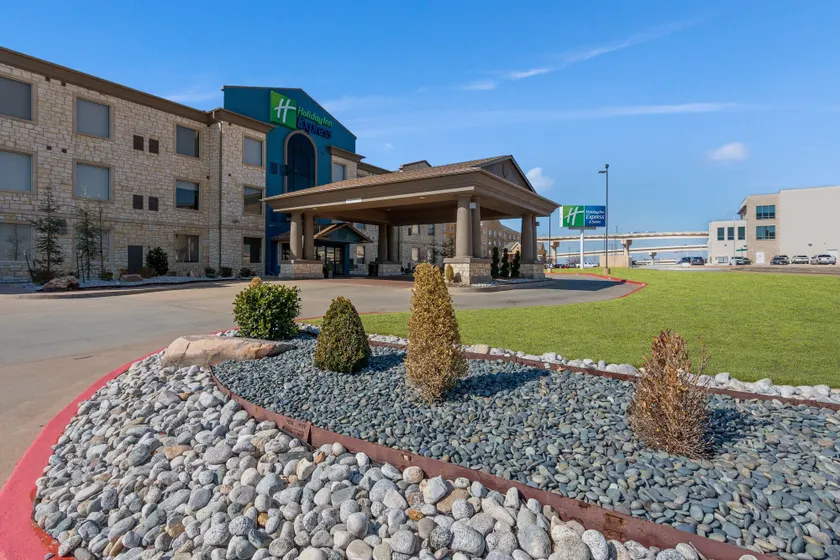 Holiday Inn Express & Suites Oklahoma City NW - Quail Springs by IHG - Image 1