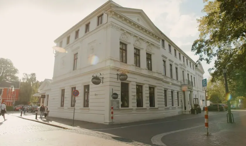 Hotel Am Schloss Aurich - Image 1