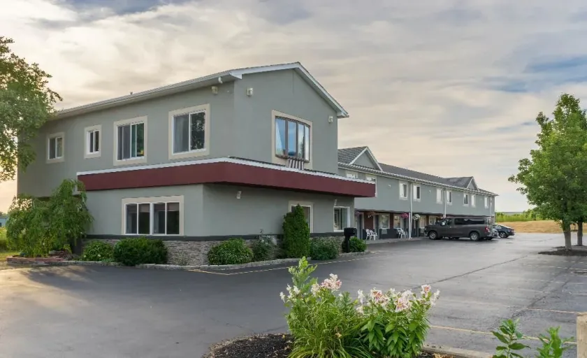 Relax Inn - Batavia - Image 1