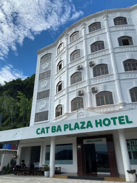 Cat Ba Plaza Hotel - Image 1