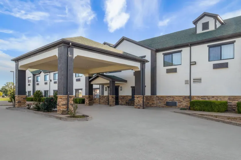 Days Inn by Wyndham Coffeyville, Kansas - Image 1