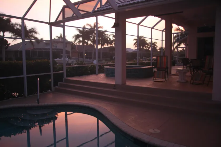 431 Edgewater; Lujoso 3 dormitorios y 2 ba������os Waterfront Home - Image 1