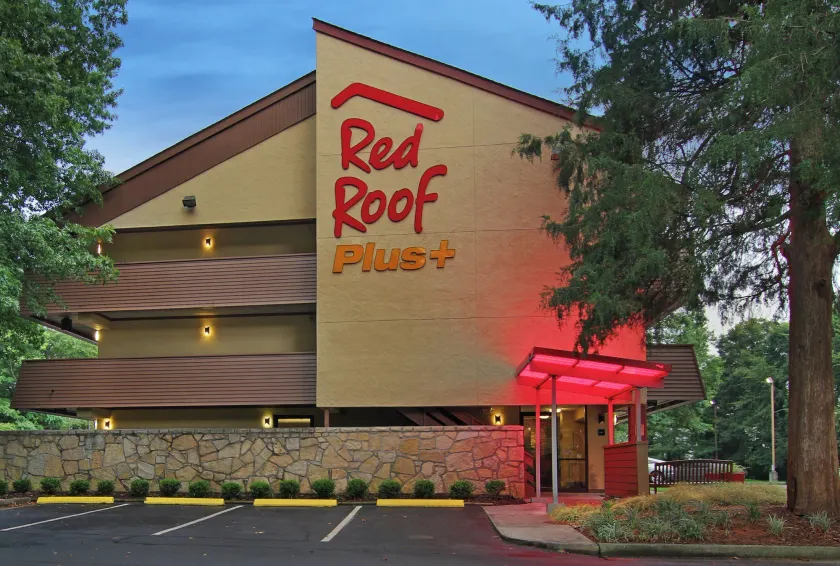 Red Roof Inn PLUS+ Atlanta - Buckhead - Image 1