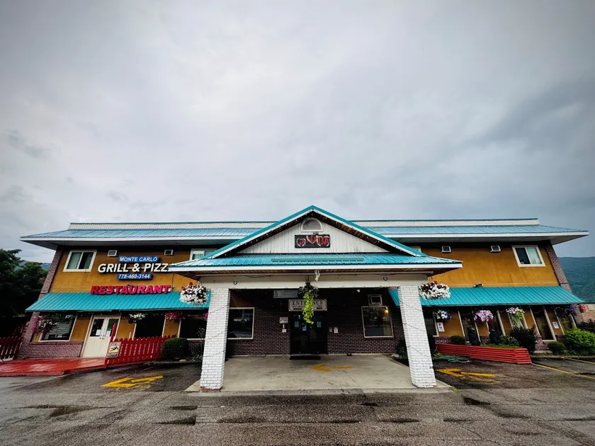 Canadas Best Value Inn & Suites-Castlegar - Image 1