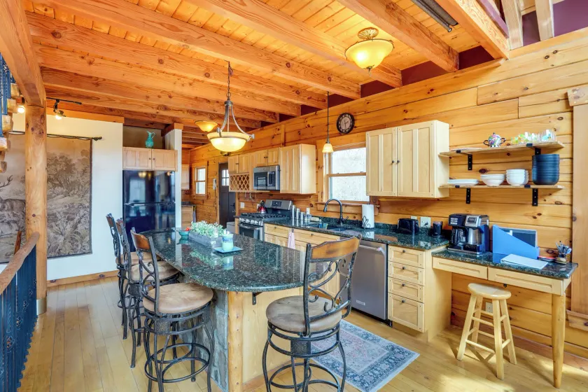 Berkshire Hills Nature Lovers' Log Home Retreat - Image 1