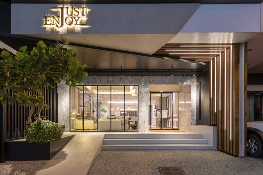 Just Enjoy Business Hotel - Image 1