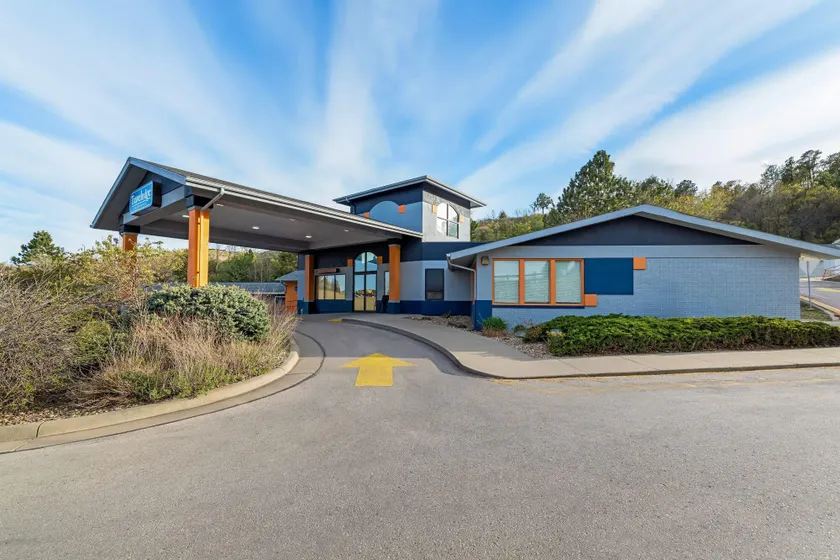 Travelodge by Wyndham Rapid City - Image 1