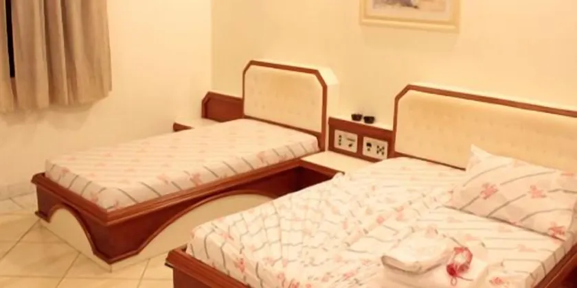 Pleasant Place Hotel - Image 1