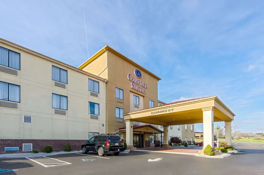 Comfort Suites Wytheville near Conference Center - Image 1