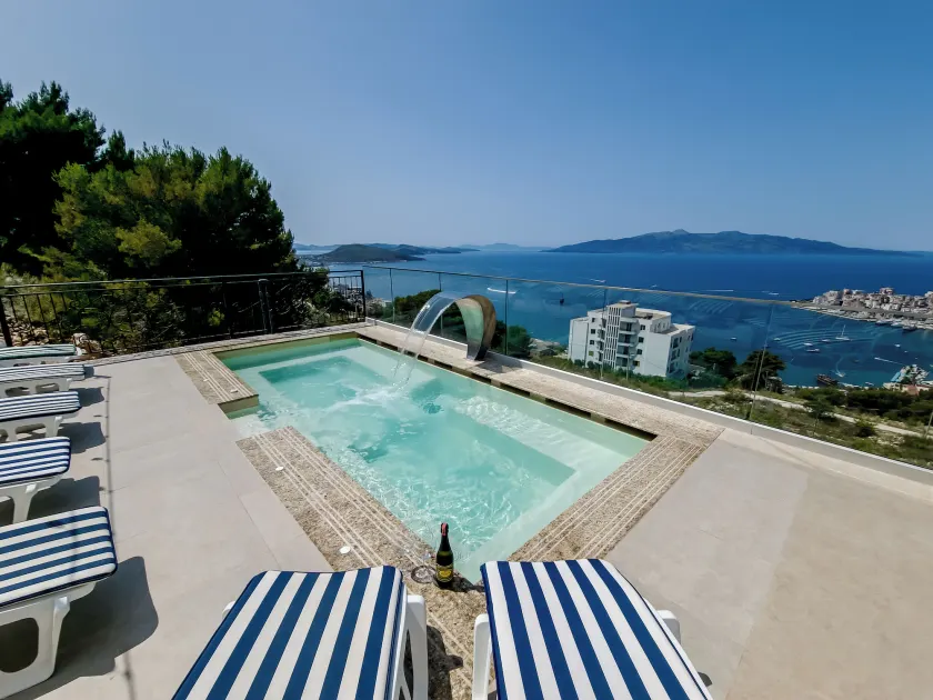 Sunset Shoreline Saranda - Sea View - Free Private Parking - Pool - Image 1