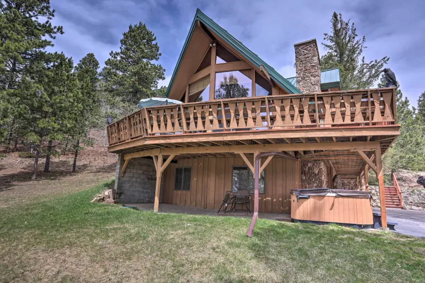 Black Hills Hideaway w/ Wraparound Deck & Hot Tub! - Image 1
